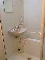 レオパレスＲＩＶＥＲＳＡＮＤの浴室|コンパクトで使いやすいお風呂です