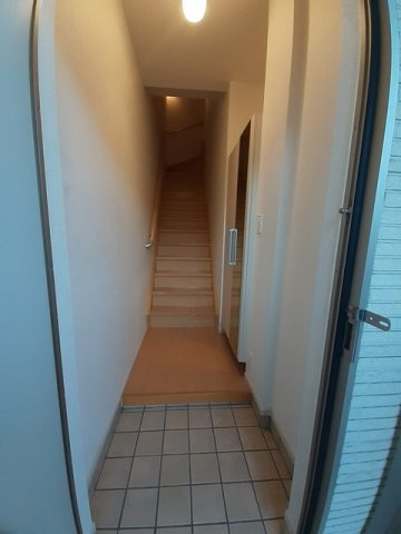 カーサ・エスペランザ　壱番館の玄関|明るい玄関です