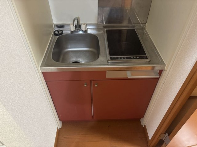 レオパレス宮代庭苑のキッチン|コンパクトなキッチンで掃除もラクラク