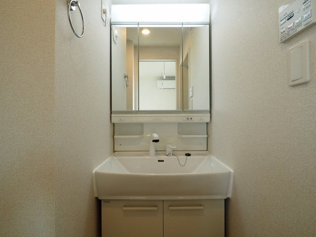 フォレストオハナ　Ｂ棟の洗面所|忙しい朝には欠かせない洗面所です
