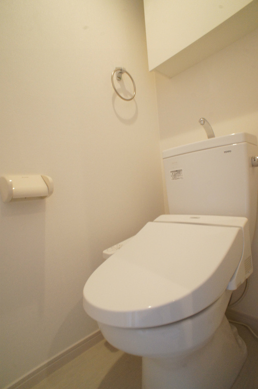 リブリ・吉川 河口コーポのトイレ|コンパクトで使いやすいトイレです