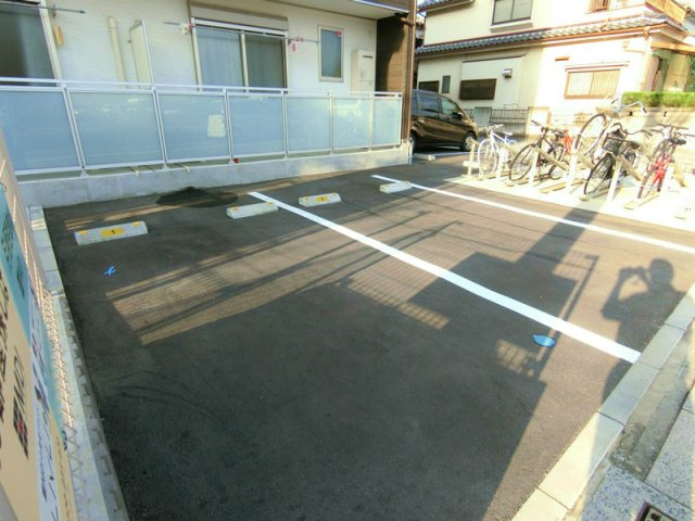 リブリ・吉川 河口コーポの駐車場|駐車場完備です