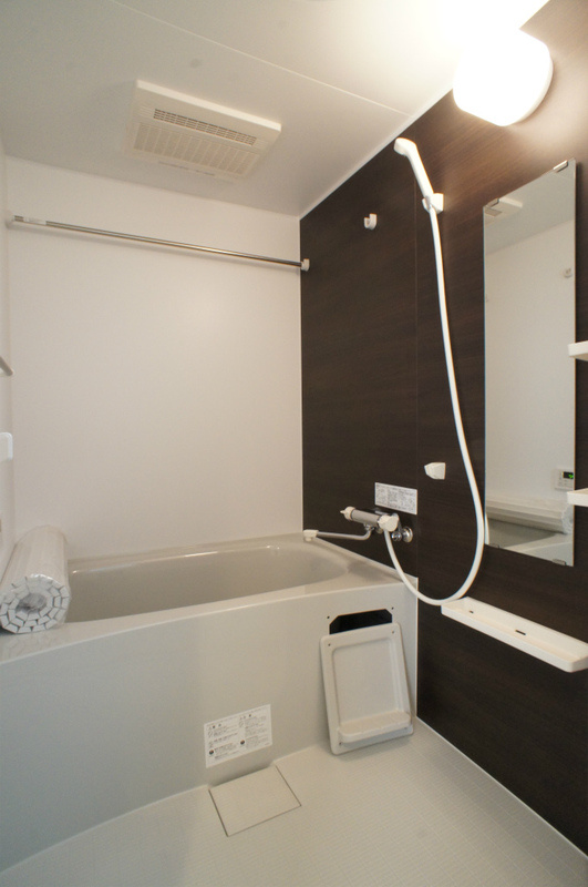 リブリ・吉川 河口コーポの浴室|きれいなお風呂です