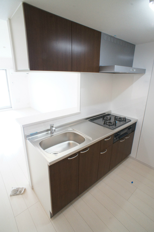 リブリ・吉川 河口コーポのキッチン|コンパクトなキッチンで掃除もラクラク