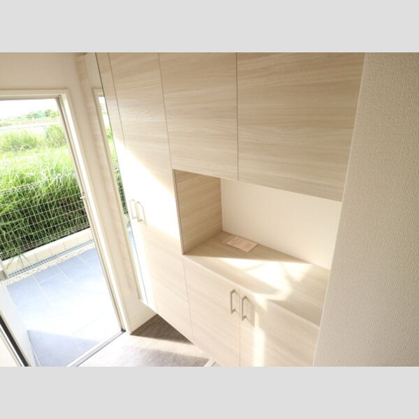 ソリッソ大久保町西嶋の玄関