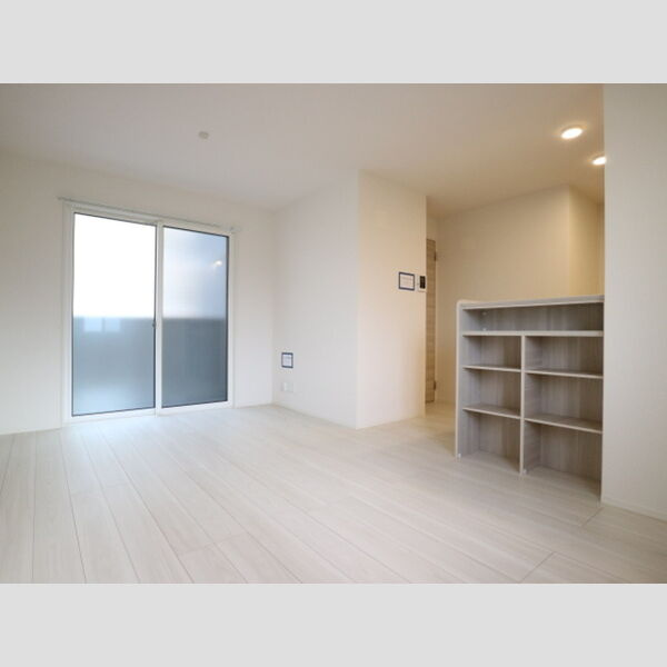 ソリッソ大久保町西嶋の居間・リビング