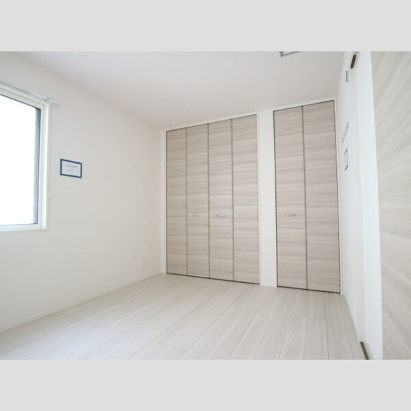 ソリッソ大久保町西嶋の洋室