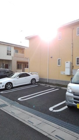 シュプリーム　レジデンスＢの駐車場|駐車場完備です