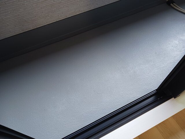 クルタ　ラプシのバルコニー|暖かな日差しのふりそそぐバルコニー