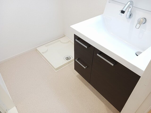 クルタ　ラプシの洗面所|脱衣スペースもあります