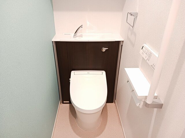 クルタ　ラプシのトイレ|ゆったりとした空間のトイレです