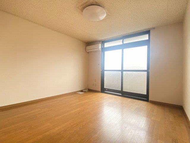 レオパレスホワイエⅢの居間・リビング|リビングです