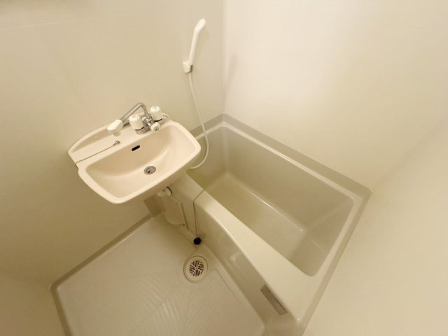 レオパレスプレステージ草加の浴室|ゆったり過ごせるお風呂です