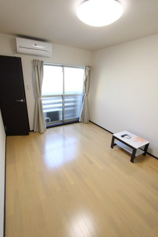 クレイノＮＥＷ　ＧＲＥＥＮⅢの居間・リビング|ゆったり過ごせる居間です