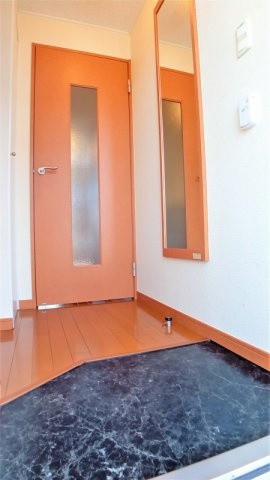 レオパレスＹＫ　ＳＴＹＬＥの玄関|落ち着いた玄関です