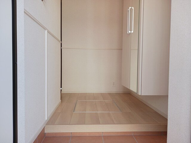 アルバ　Ｂの玄関|落ち着いた玄関です