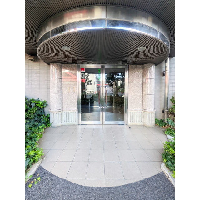ルクレ川口イーストのエントランス|落ち着いたエントランスです