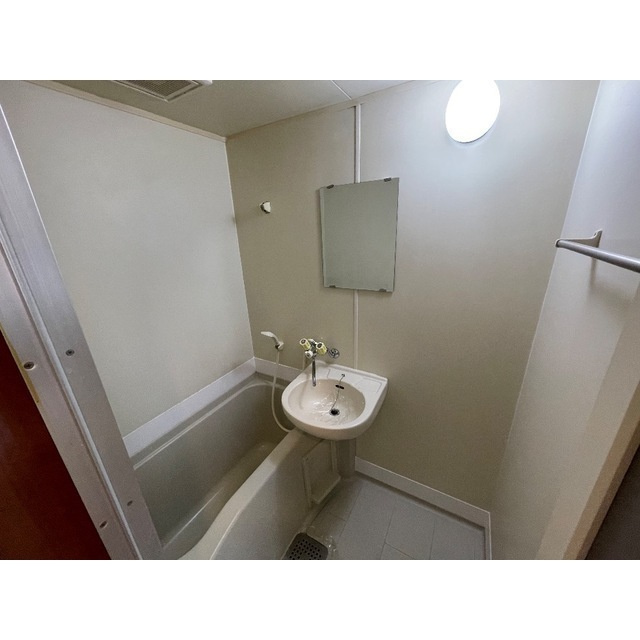 第3関根ビルの浴室|お風呂で日々の疲れを落としましょう