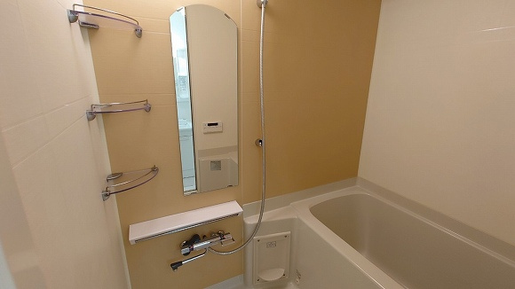 ＬＡＶＩＮＧ　ＣＯＵＲＴ戸田の浴室|コンパクトで使いやすいお風呂です