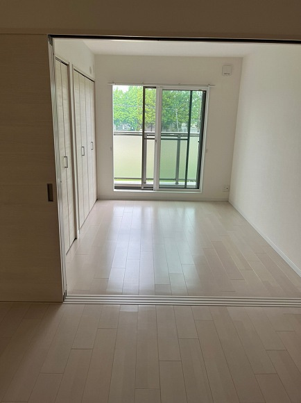 ＬＡＶＩＮＧ　ＣＯＵＲＴ戸田の居間・リビング|ゆったりとしたリビングです