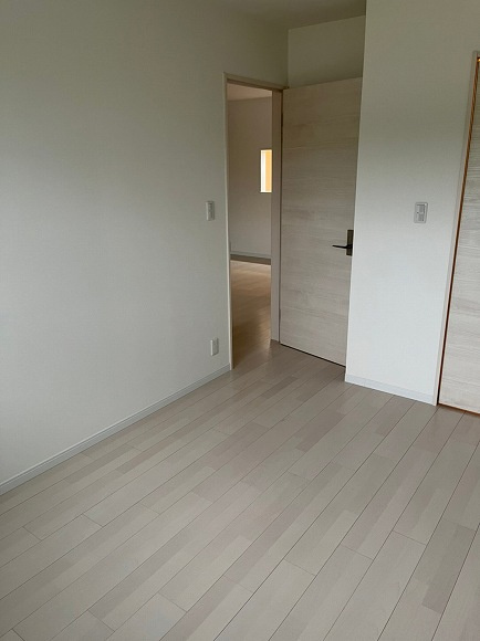 ＬＡＶＩＮＧ　ＣＯＵＲＴ戸田の洋室|コンパクトで使いやすい洋室です