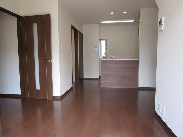 サンモール栄の居間・リビング|こちらのリビングで趣味の時間をお楽しみください