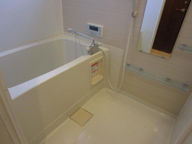 サンモール栄の浴室|落ち着いた空間のお風呂です