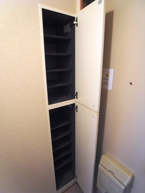 指扇駅前プラザの収納|靴入