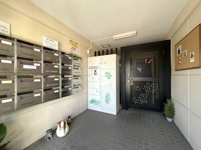 指扇駅前プラザのエントランス|建物の内部です