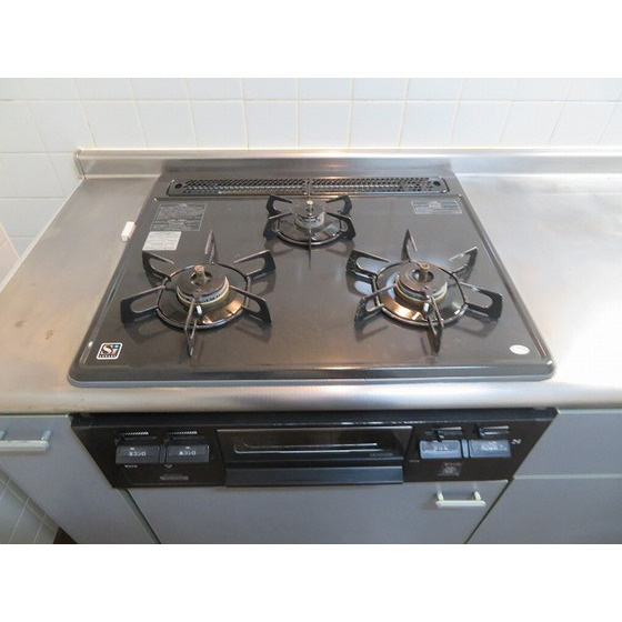 ドミールシャルマンのキッチン|3口ガスコンロ・グリル付