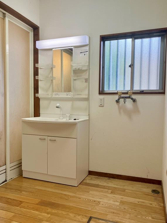 元町戸建の洗面所|コンパクトで使いやすい洗面所