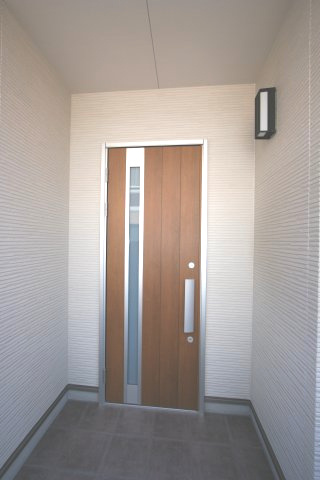 ㈱いづみや東大成町住宅のエントランス|落ち着いたエントランスです