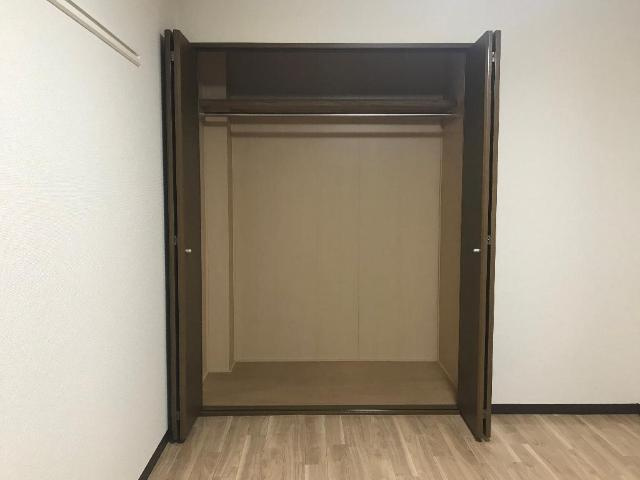 ピュア　エクセルの内装|北洋室クローゼット