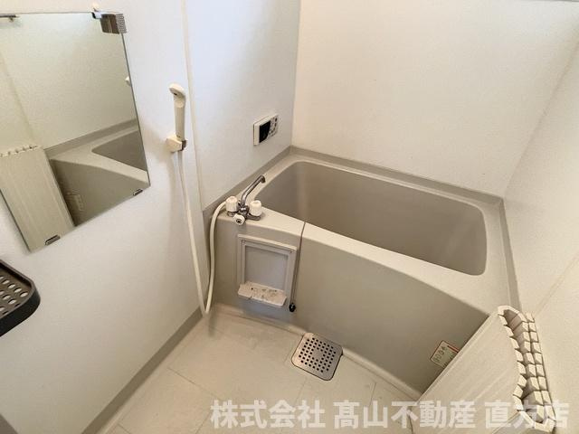 直方市大字頓野のアパートの浴室