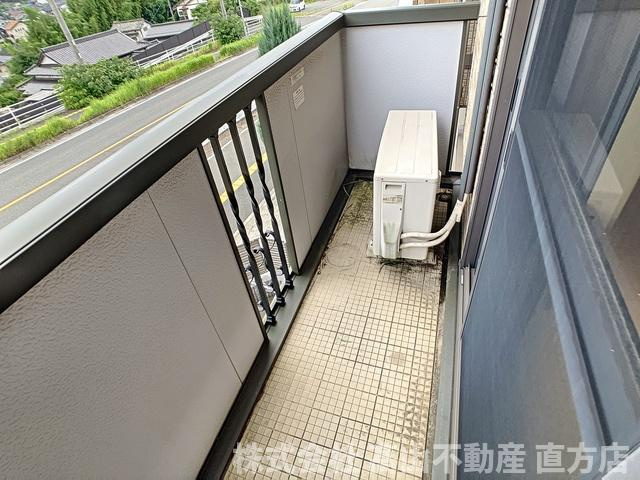 直方市大字頓野のアパートのバルコニー