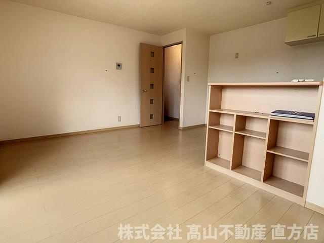 直方市大字頓野のアパートの居間・リビング