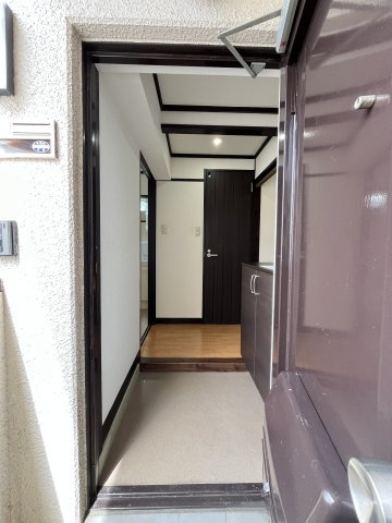 プログレッシブミキの玄関