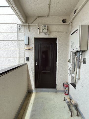 プログレッシブミキの玄関