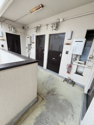プログレッシブミキの玄関