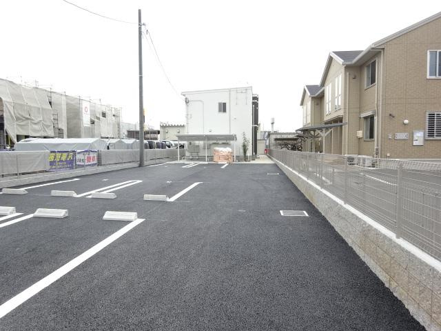 Ｂｌｏｏｍｉｎ’Ｖｉｌｌａの駐車場|外観写真（昼）
