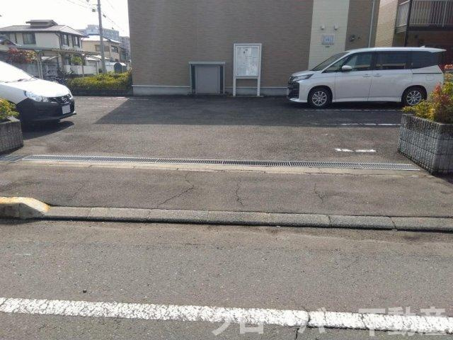 レオネクスト東大浜３の駐車場