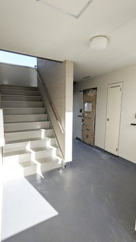 エクシーレ逆瀬川のロビー|ゆとりのあるロビーです