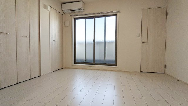 エクシーレ逆瀬川の居間・リビング|ゆったりとした居間です