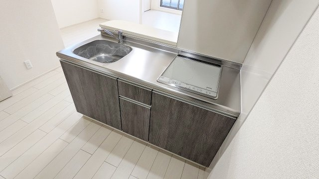 エクシーレ逆瀬川のキッチン|コンパクトなキッチンで掃除もラクラク