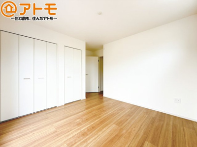【寝室】 | 葵区東1期　新築戸建　3号棟 | 収納スペースもしっかり確保したお部屋は、収納家具の数も減らせるのでお部屋を広く使えます！