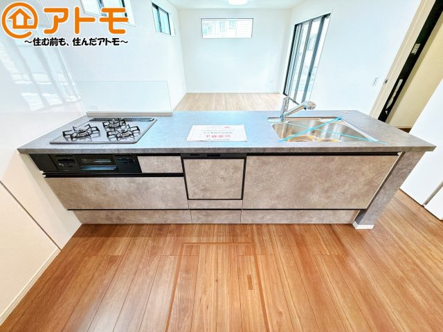 【キッチン】 | 葵区東1期　新築戸建　3号棟 | 対面式のキッチンはリビングを見渡すことができるので安心♪家族の会話も増えそうですね♪