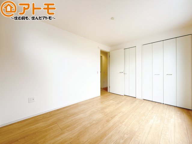 【寝室】 | 葵区東1期　新築戸建　1号棟 | 収納スペースもしっかり確保したお部屋は、収納家具の数も減らせるのでお部屋を広く使えます！