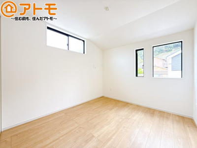 【子供部屋】 | 葵区東1期　新築戸建　1号棟 | 壁と床がシンプルな色合いだからこそ自分だけの空間を作れます♪お部屋作りのイメージは順調でしょうか♪