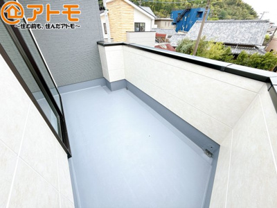【バルコニー】 | 葵区東1期　新築戸建　1号棟 | 陽当りの良いバルコニーはお洗濯物はもちろんお布団もふかふかになります♪