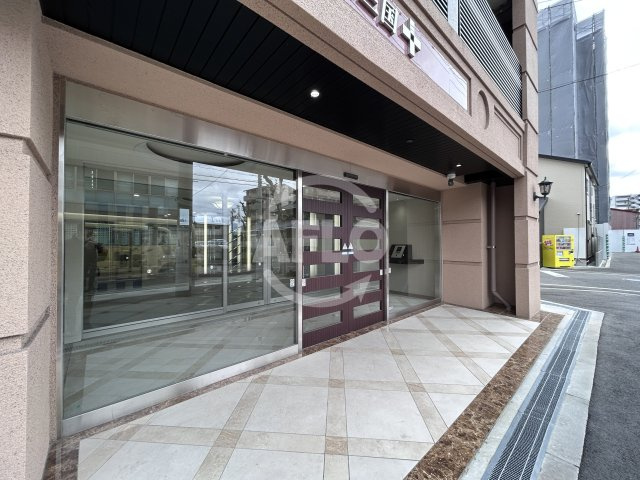 ラグゼ東三国プラスのエントランス|Luxe東三国+　エントランス